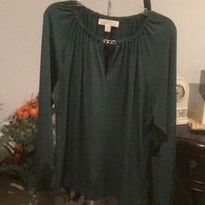 Long sleeve chain link décolletage detail beautiful emerald color